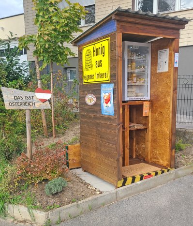 Honig und Eier zur Selbstbedienung bei Bio-Imkerei Obendorfer SB Huette