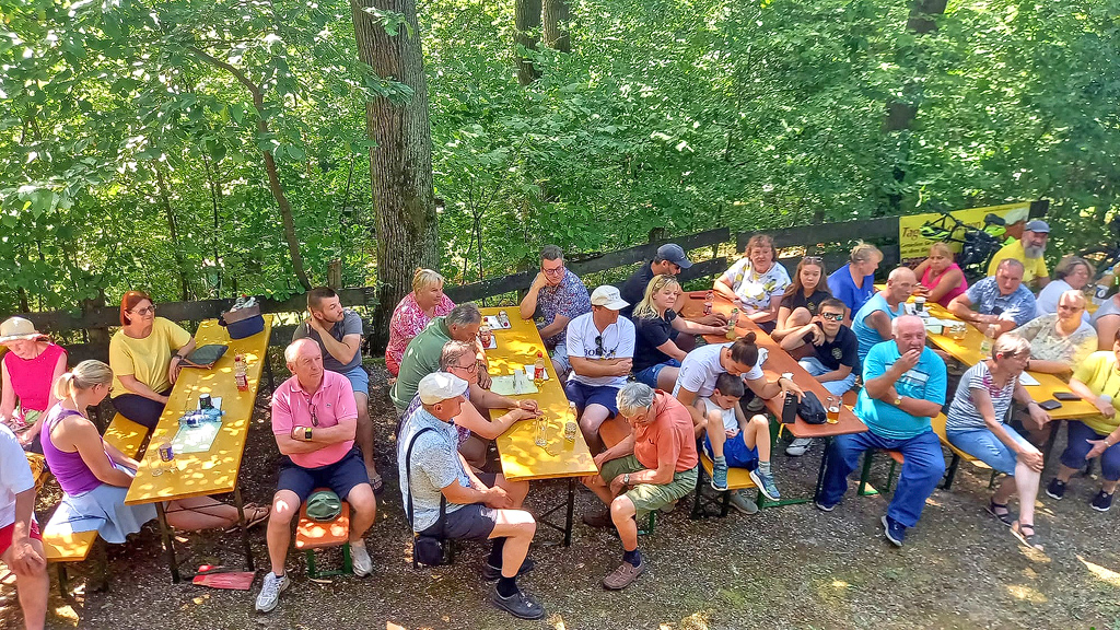 zahlreiche Besucher beim Tag der offenen Tür